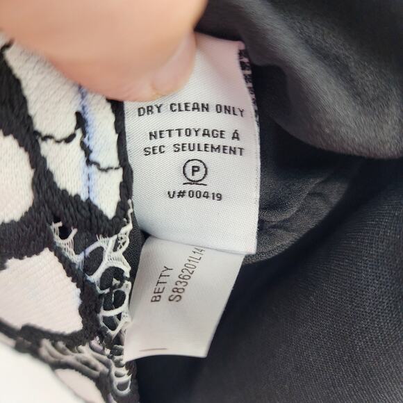 Diane Von Furstenburg Betty Black Lace Floral Knit Top Size US 14 - Picture 12 of 12